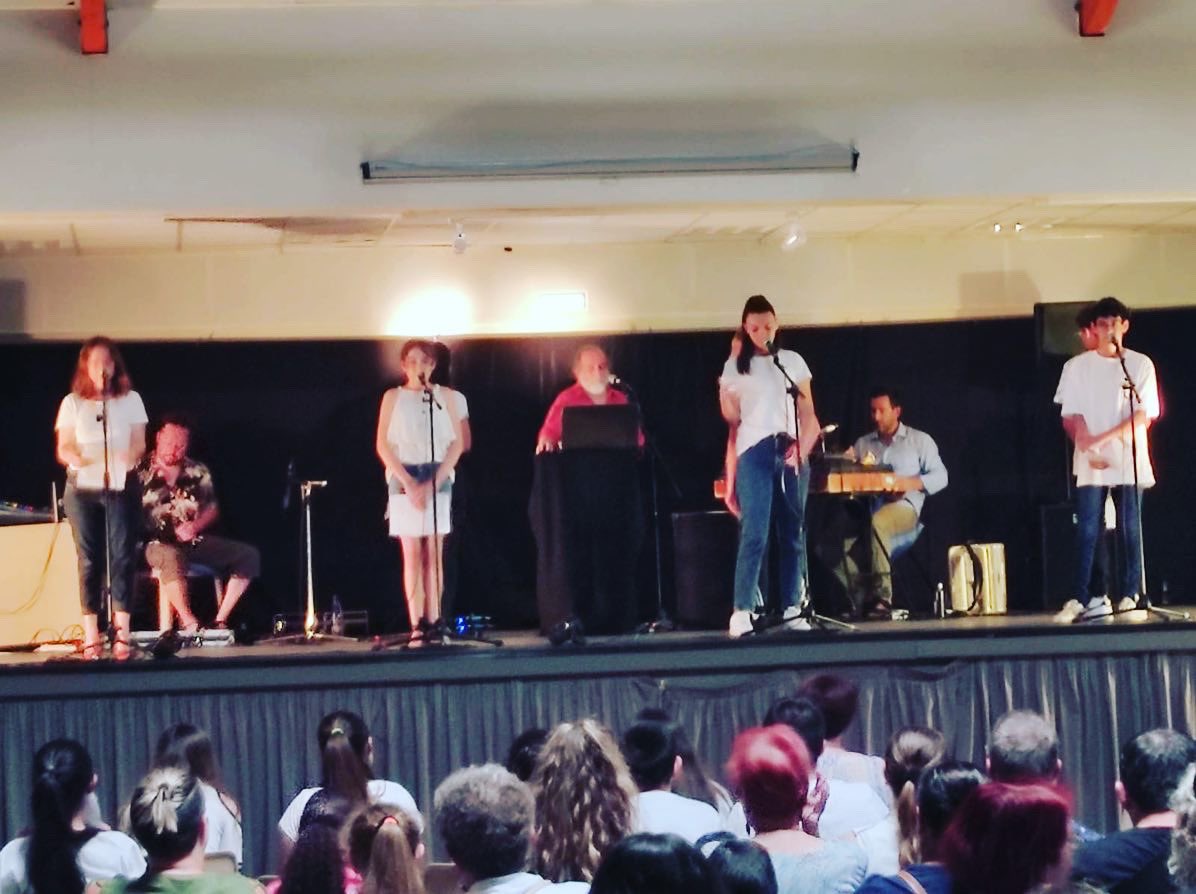 🎤 Nous avons eu le plaisir de pouvoir écouter hier soir le spectacle « projet poético -scientifique » de nos 4e1 et 4e4. Bravo à eux pour leur investissement 👏🏻
<a href="/acgrenoble/">Académie de Grenoble</a> <a href="/manumille1/">emmanuelle mille</a> <a href="/patrice_gros/">Patrice GROS</a>