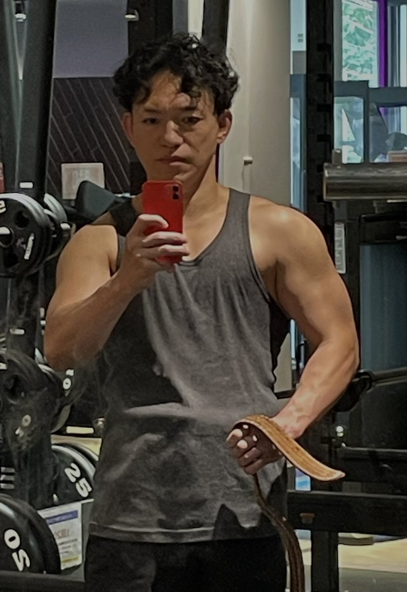 satoshinakayama's tweet photo. 多少は成長してるか…？

#workout 
#muscleisright
#筋肉は正義 
#ウルトラマンタイタスの人間態やらせろください https://t.co/IDSFYWEdrL