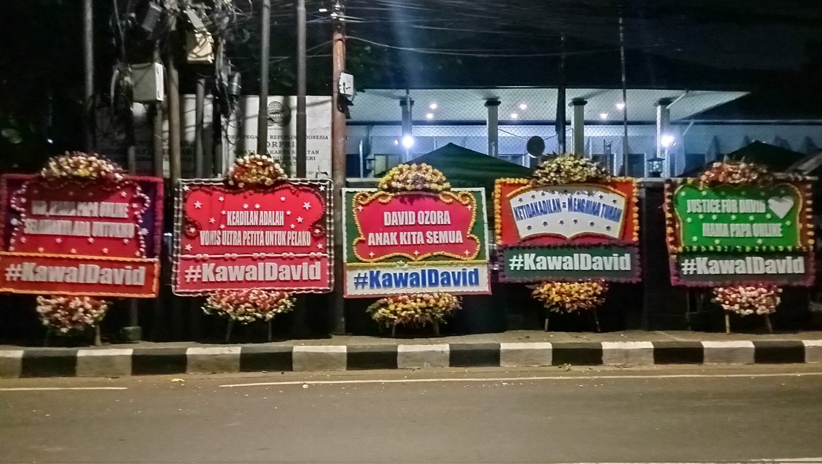 Edytawang's tweet photo. Seandainya mereka semua yang terlibat dalam penegakan hukum berjalan sesuai dengan apa yang diamanatkan undang-undang
Hal hal seperti ini tak mungkin terjadi
Rakyat kecil yang tidak punya power harus mati Matian mencari keadilan
Ayo mas @seeksixsuck kami mendukungmu
#KawalDavid https://t.co/OgRjbcjQhG