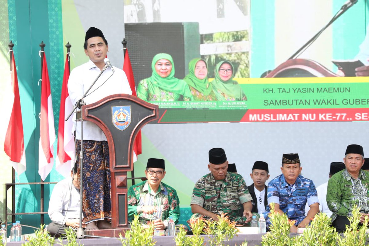 komdigi_jateng's tweet photo. Wakil Gubernur Jawa Tengah, @TajYasinMZ, mengajak organisasi Muslimat NU menghalau isu-isu perpecahan di masyarakat. Khususnya, berita hoaks yang marak di media sosial.
Saat menghadiri perayaan Harlah ke-77 Muslimat NU se-Jateng, di Lapangan Pemda Kab. Tegal, Sabtu (10/6/2023). https://t.co/H54zgEd0pE