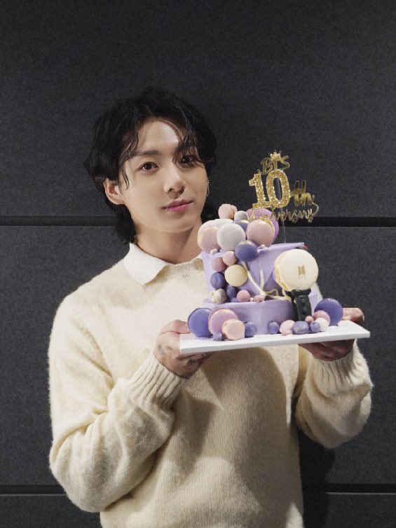 jinkookhours's tweet photo. happy 10th anniversary 🎉🥳💜 #happy10 https://t.co/tHUlgQHiPK