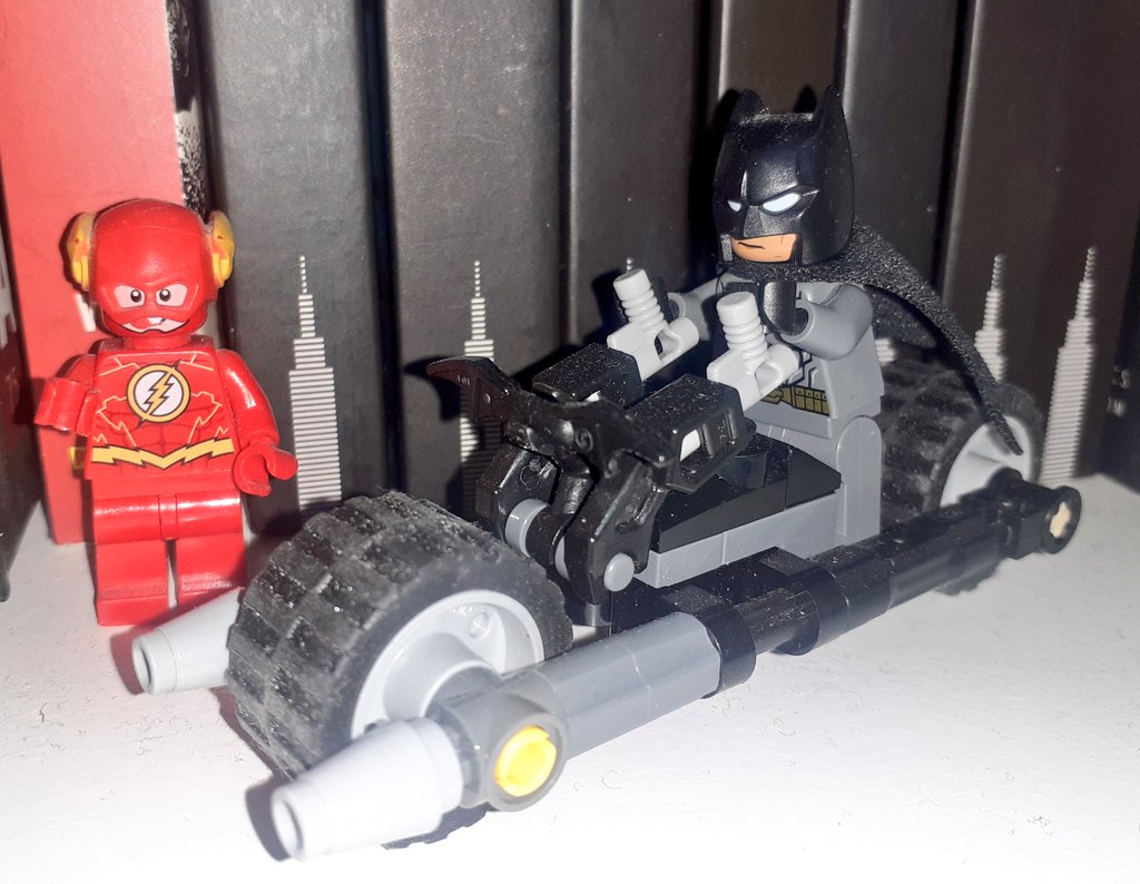🎬📚🧱🦸🏻‍♂️⚡🦇🌃💥
#MardiConseil:
En photographie, toujours faire le (Flash)point! 😅

Bonne journée les geekotwittos comicsovores cinéphiles !
#TheFlash #TheBatman #Batman @LEGO_Group #dccomics #Flashpoint