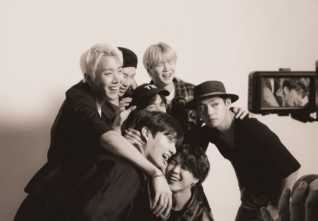 Thipphakon6's tweet photo. คนที่คอยอยู่ข้างๆเวลาเศร้าใจ=บังทัน
คนที่คอยฮีลใจเราเวลาดิ่ง=บังทัน
คนที่คอยให้กำลังใจและมอบรอยยิ้มให้เสมอ=บังทัน
คนที่คอยโอบกอดอาร์มี่=บังทัน
คนที่คอยเป็นเซฟโซนที่ดี=บังทัน
มีชีวิตที่ดีขึ้นได้ก็เพราะบังทัน

บังทันเป็นทุกอย่างให้อาร์มี่จริงๆ💜

#BTS10thAnniversary
#10yearswithBTS https://t.co/zbaaYrUKiI