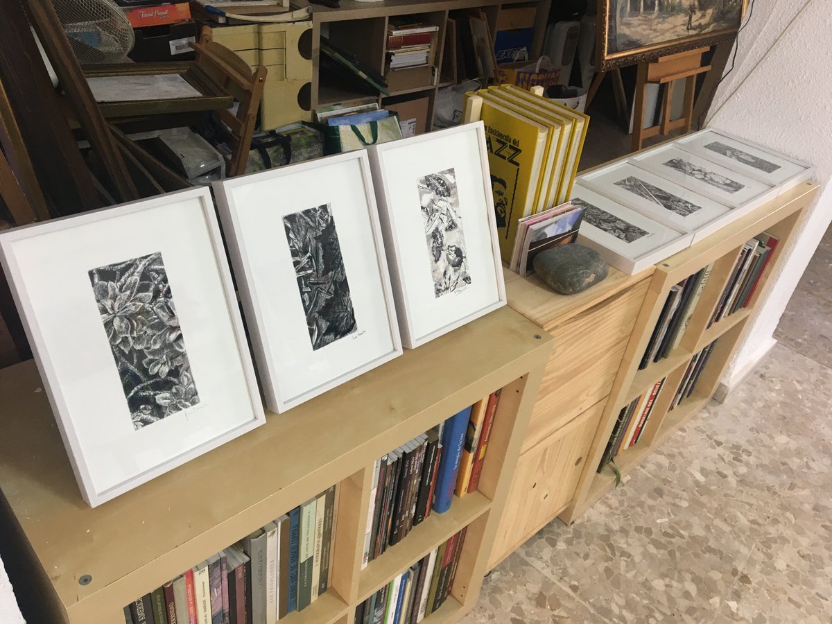 EspaiJacomart's tweet photo. Llàpis, tinta i carbó en una investigació conjunta, utilitzant el mateix format, de les aules de #pintura i #dibuix de #UPJesus @univ_po_pu_lar que ara s'exposa en @espaijacomart fins el 30 de juny i que pots visitar per les vesprades, de 17 a 20 hores. https://t.co/oGJLhkwfG8 https://t.co/11mVqE7qDT