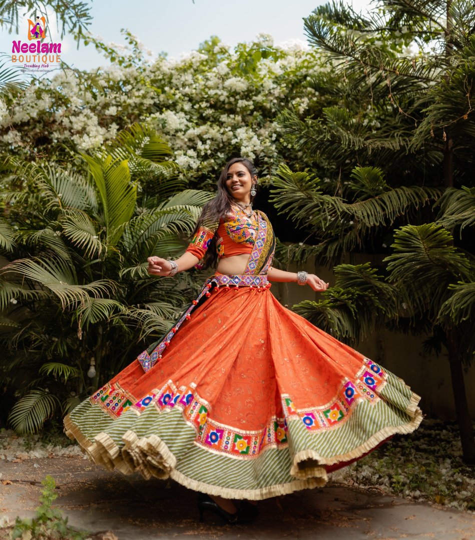 Twirling into Garba season with my favorite Chania Choli! 🌀💃🏽 There's no better feeling than being dressed up in traditional attire of a gerua coloured chania choli. 

visit our store or website:
goo.gl/maps/PsU6zC9Eh…

#DesiSwag #EthnicFashion #dazzling #cottonfabric