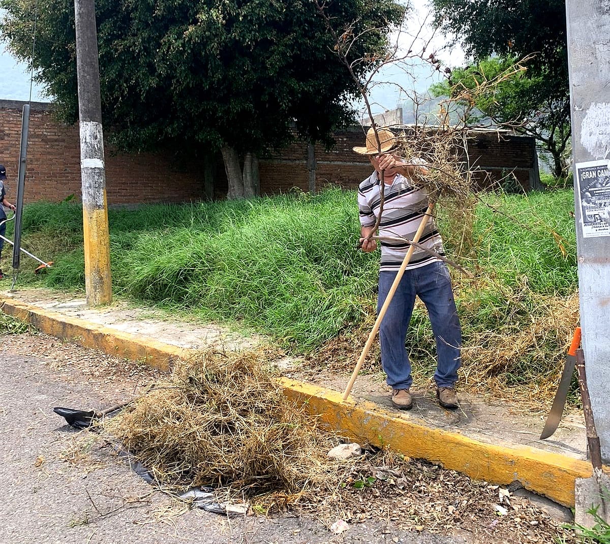 WikiOri's tweet photo. #NogalesVeracruz | “Trabajando en conjunto, realizamos mejores acciones”: @ErnestoTorresN

Nota: https://t.co/KysukS4hnR

Síguenos en Instagram 📸👉 https://t.co/hdrtEGw5RS

#Orizaba #OrizabaPuebloMágico #Xalapa #Zongolica #Córdoba #Veracruz #CDMX #BTS10thAnniversary #Berlusconi https://t.co/DdzcAV0JUe