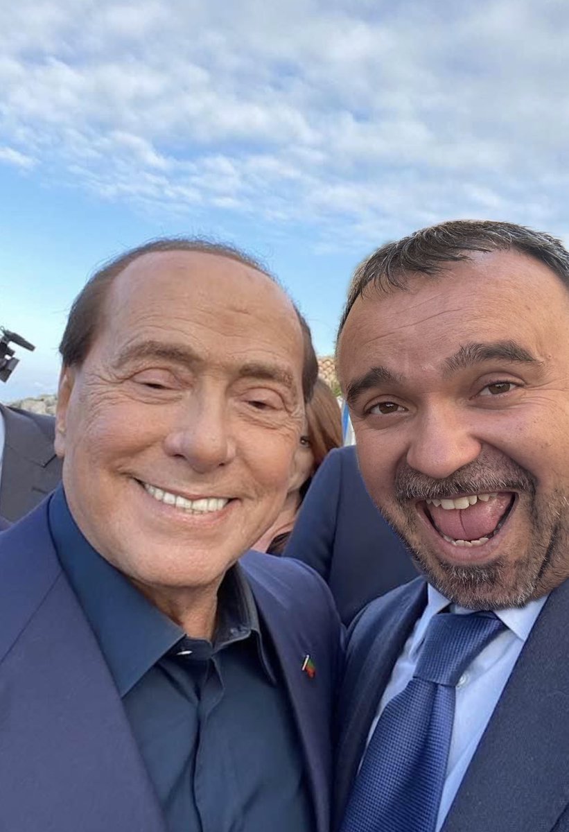 AFJr356's tweet photo. "Tu che pensi, che immagini, tu che trasformi la realtà in sogno, esprimi il desiderio di esserci, di resistere. 
Tu che hai voglia di dare, vedi un universo senza argini e confini, un mondo che crede nel progresso. 
Tu che ami, tu che, semplicemente, sei.”
Ciao, Presidente https://t.co/wu06iUrAxC