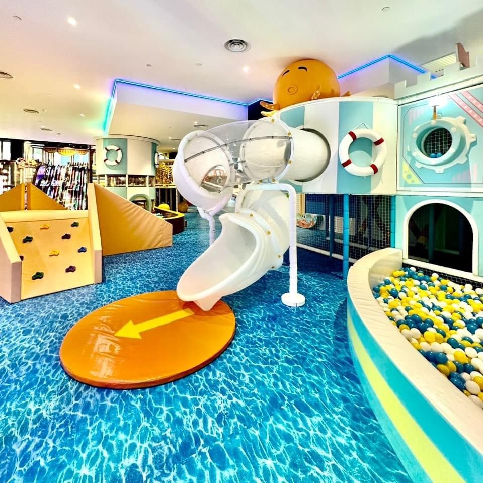 travetopia's tweet photo. Playground Indoor "terbesar" di Pavilion??!! 

Dalam 16,000 sqft tu, ada dalam lebih 20 permainan. Elok untuk latih fizikal anak korang, bapak budak pun boleh main

Bawa pergi sini memang layan weh : https://t.co/F99fiwacEA

📍Little Pirates Playland, Pavilion Bukit Jalil https://t.co/GzzDcWxEiE