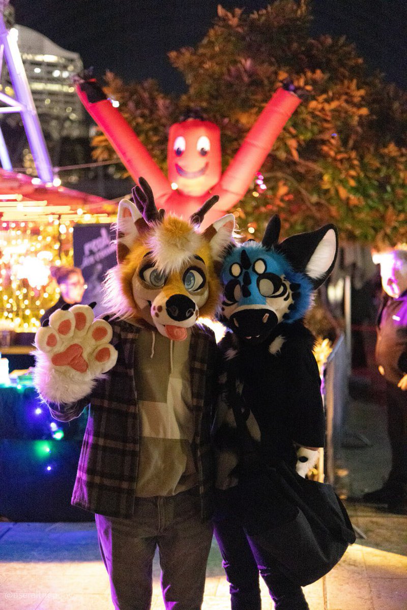 Out at #VividSydney with @snarlykit 

✂️@StuffedTailsFur for both suits!✂️
📸@UseralThepony📸
