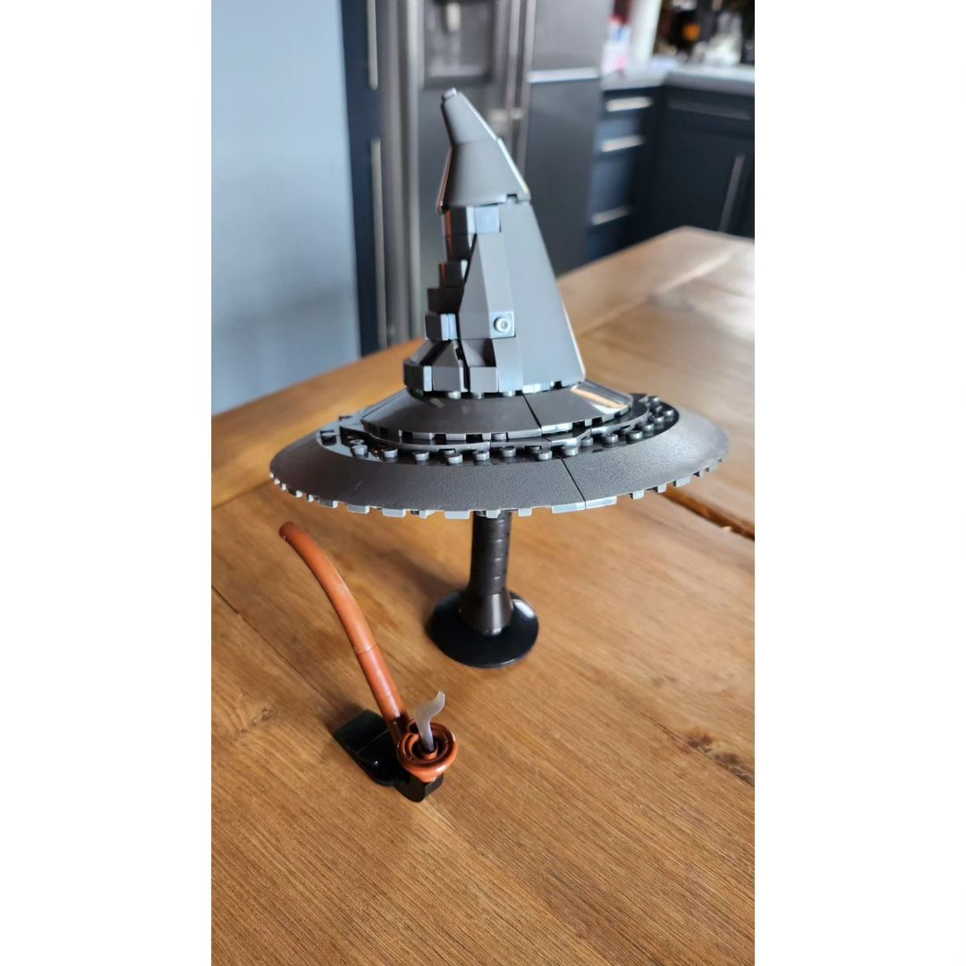 webrick_com's tweet photo. Gandalf the Grey's Wizard Hat was built by @raithel.christian with our bricks, MOC by @martinlegodesign.
π· from @raithel.christian.
#webrick #moc #klemmbausteine #noppensteine #legomoc #notlego #bricks #afol #model #legobuilder #legolife #legohat #hatmoc #gandalf https://t.co/dJQmyUJY9p