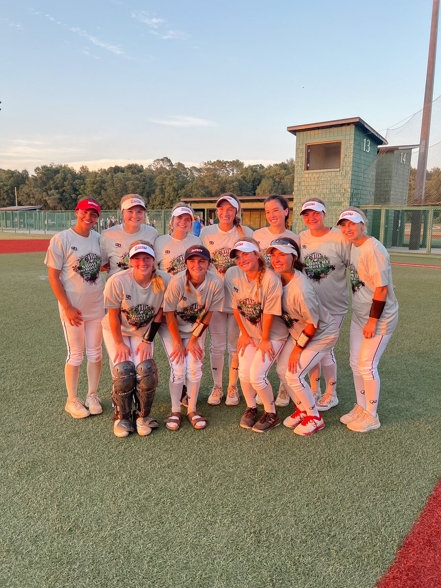 emilyccaron's tweet photo. Show me the money 18u CHAMPS!! After 10 competitive bracket games in 2 days we came out on top! Great way to start the season, see you soon Kansas City!! Love these girls❤️🖤 https://t.co/05jHFlsXtV