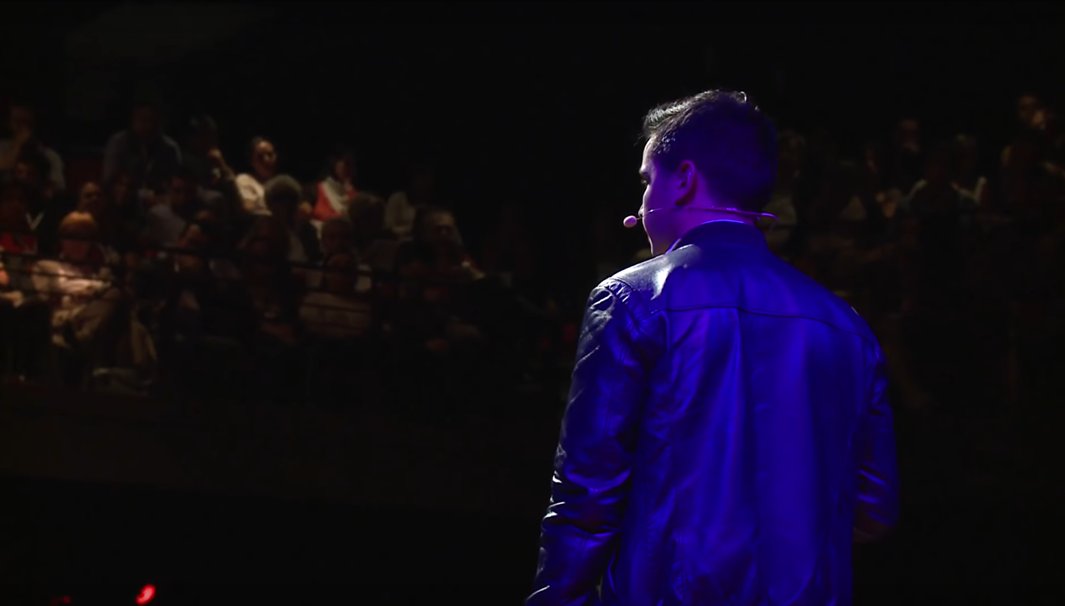 CyrilCardoso's tweet photo. Jour pour jour, il y a 10 ans, j’avais le plaisir et l’honneur de faire un passage sur la scène du TEDxVaugirardRoad. En revisitant mes souvenirs, je réalise combien les trajectoires de vie sont tissées par les fils subtils de moments imprévus https://t.co/dWG63GXf4C https://t.co/F77xtK96b7