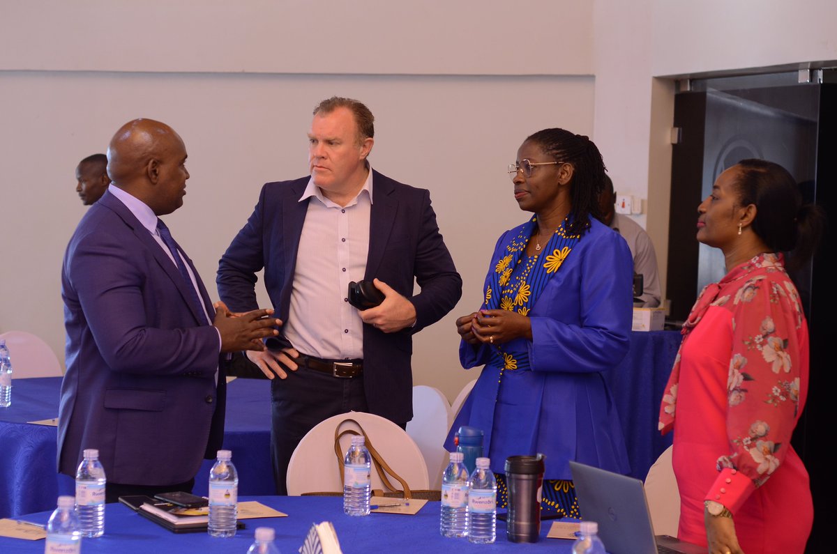 IpsosUganda's tweet photo. It is already Time!
The @IpsosUganda team led by;
Nick Coates Regional CEO Ipsos SSA, Virginia Nkwanzi Country Director IpsosUganda, Nanzala Mwaura Chief Growth Officer Ipsos SSA chatting with AC Public and Corporate Affairs at @URAUganda - @bbossa. #IpsosNAMSLaunch https://t.co/mj4VkMfj97