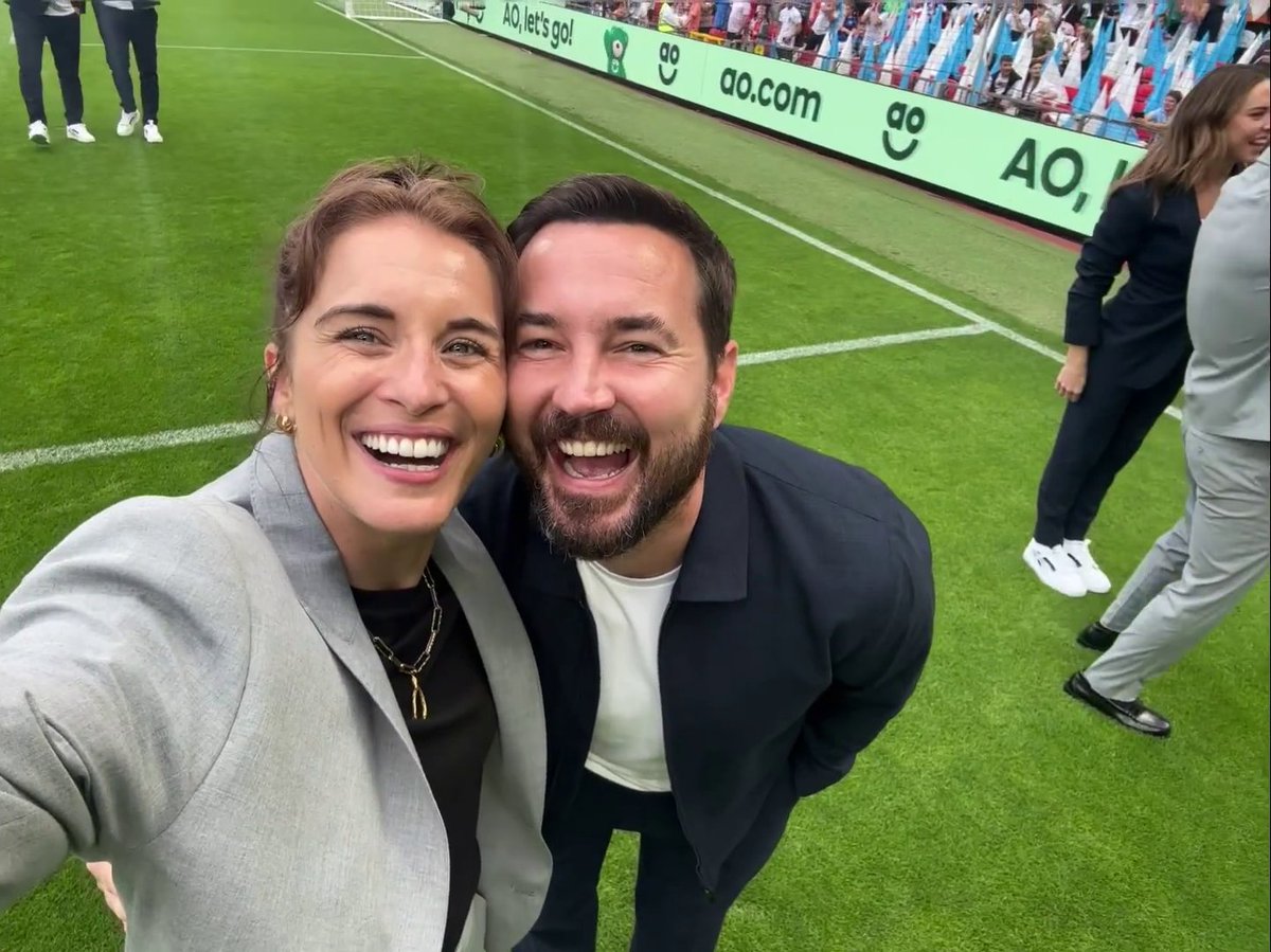 PIC OF THE DAY
I can't think of a better way to start the day than with this absolute gem of a photo 🥰
Rivals on the pitch, but besties off....❤️ 

📸 : @Vicky_McClure       
~ Socceraid 2023

#MartinCompston @martin_compston #LineOfDuty #SteveArnott #LOD #VickyMcClure #Flemnott