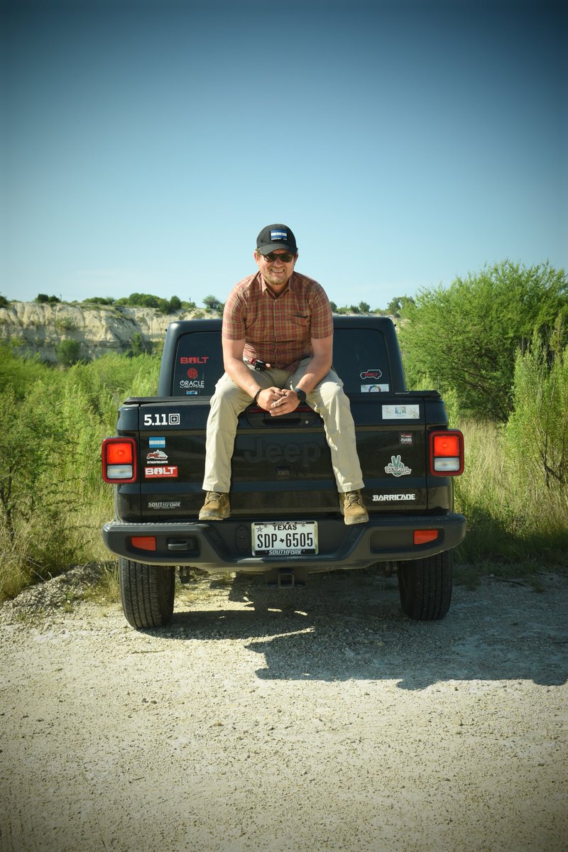 ktrachogladiatr's tweet photo. Just me enjoying my day
@OracleLights
@ClixAuto
@511Tactical
#jeepgladiator #jeeplife #jeeplove #jeepnation #jeepoffroad #oraclelights #sponsoredbyoraclelights #stingeroffroad #clixautocrew #photoshoot #511tactical #mountains #summer https://t.co/ixu5qblg99