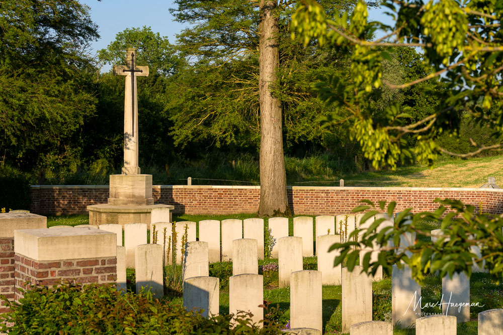 Marc_Haegeman's tweet photo. Four @cwgc cemeteries in/around #Ploegsteert Wood: Mud Corner, Toronto Avenue, Ploegsteert Wood & Rifle Corner #Plugstreet #LestWeForget @battlefieldsexp #GreatWar #WorldWarI #wargraves https://t.co/l67LHjcz46
