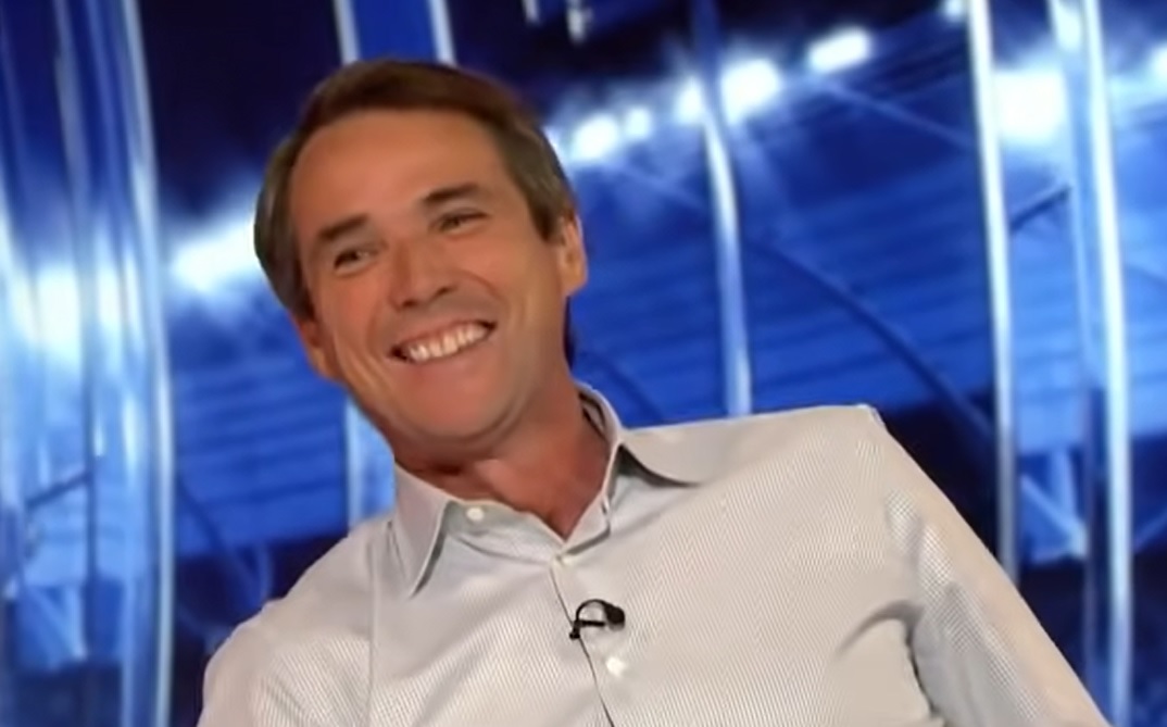 A Happy Birthday to Alan Hansen who is celebrating his 68th birthday today. 