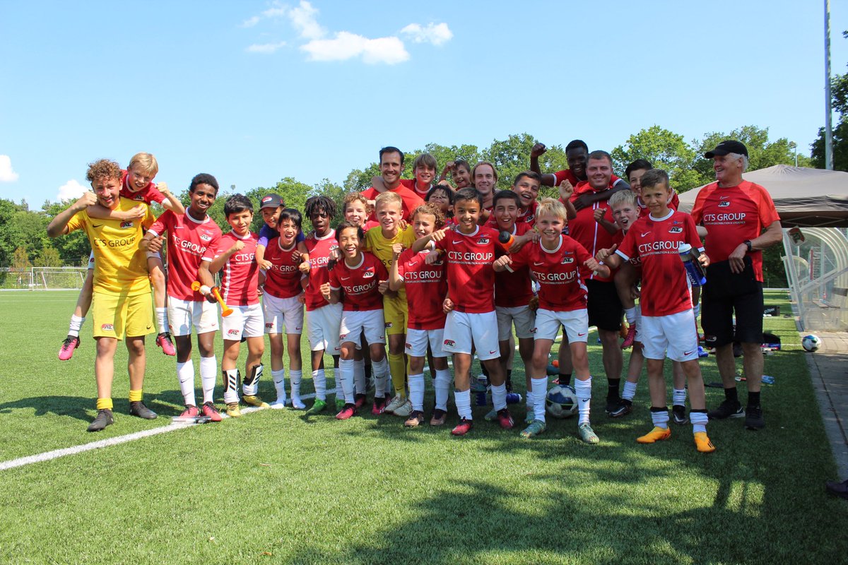 Dicoblei's tweet photo. Great effort, wonderful season @AZJeugd U12 

Lots of development, hard work and memories. https://t.co/C9g61kMrYG