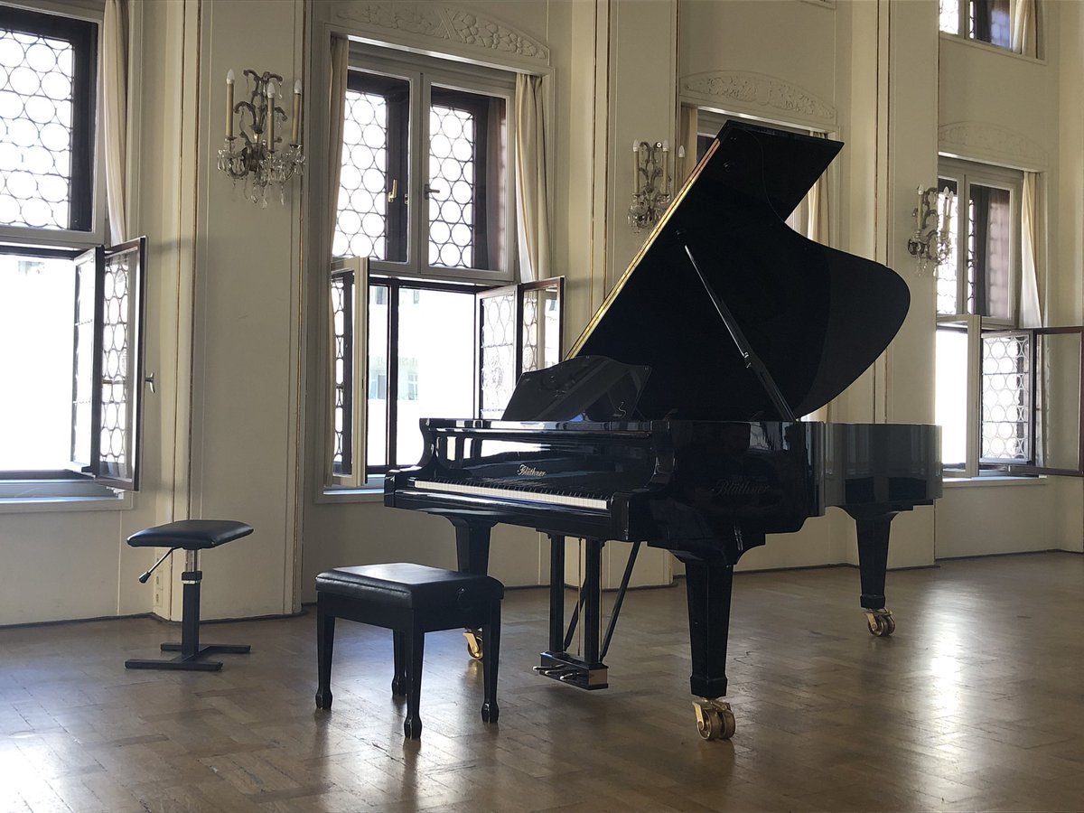 NickBorderline's tweet image. One of the treasures of #Leipzig are locally-produced #Blüthner grand pianos. 🎹 🎵So interesting to hear the sound colors from the patented Blüthner Aliquot System. It consists of an additional fourth string in the treble section which is not struck by the hammer. #Bachfest