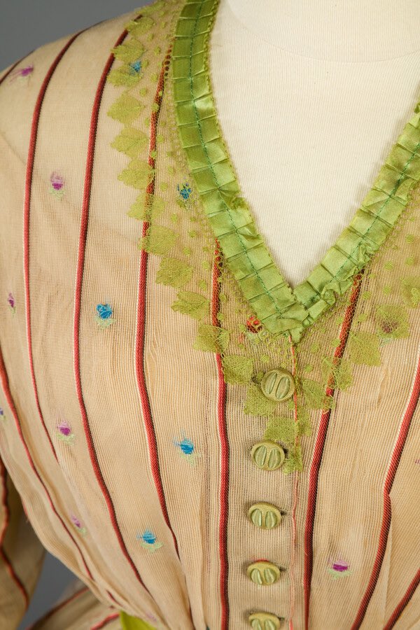 kateStrasdin's tweet image. The gauzy, open weave fabrics so popular in the mid #c19th fascinate me. They could be complex textiles with additional motifs woven in or a textured finish &amp;amp; often had brighter solid trims to off set the sheer cloth. This late #1860s example went bold in acid green @MDHistory