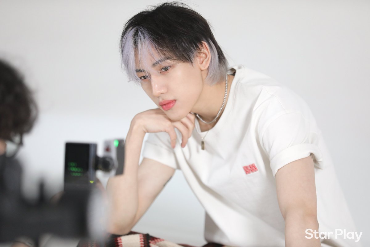 STARPLAY_World's tweet photo. [📸] #BamBam X #STARPLAY

💖Shoot behind-the-scenes Pt. 1💖

If lights go out I'll hang BamBam photos because he shines bright💫

🔗https://t.co/9OqkOoNc9Z

(Buy collab product in #StarPlayShop, video call entry + photocard + photomatic)

@BamBam1A
@BAMBAMxABYSS
#뱀뱀 #스타플레이 https://t.co/2t8sJrEemC