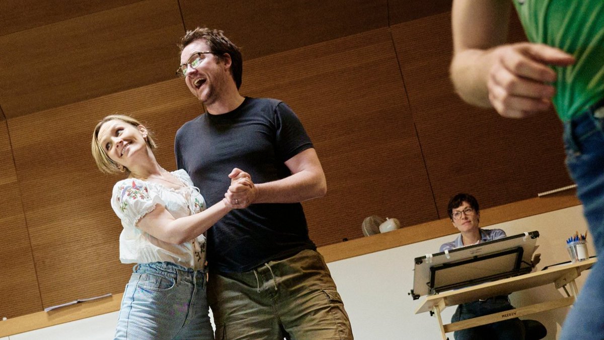 GateTheatreDub's tweet image. We’re a typical family quintet! 🎶🏠⚰🎹

#FunHomeRehearsals #GateTheatreDublin #FunHomeMusical