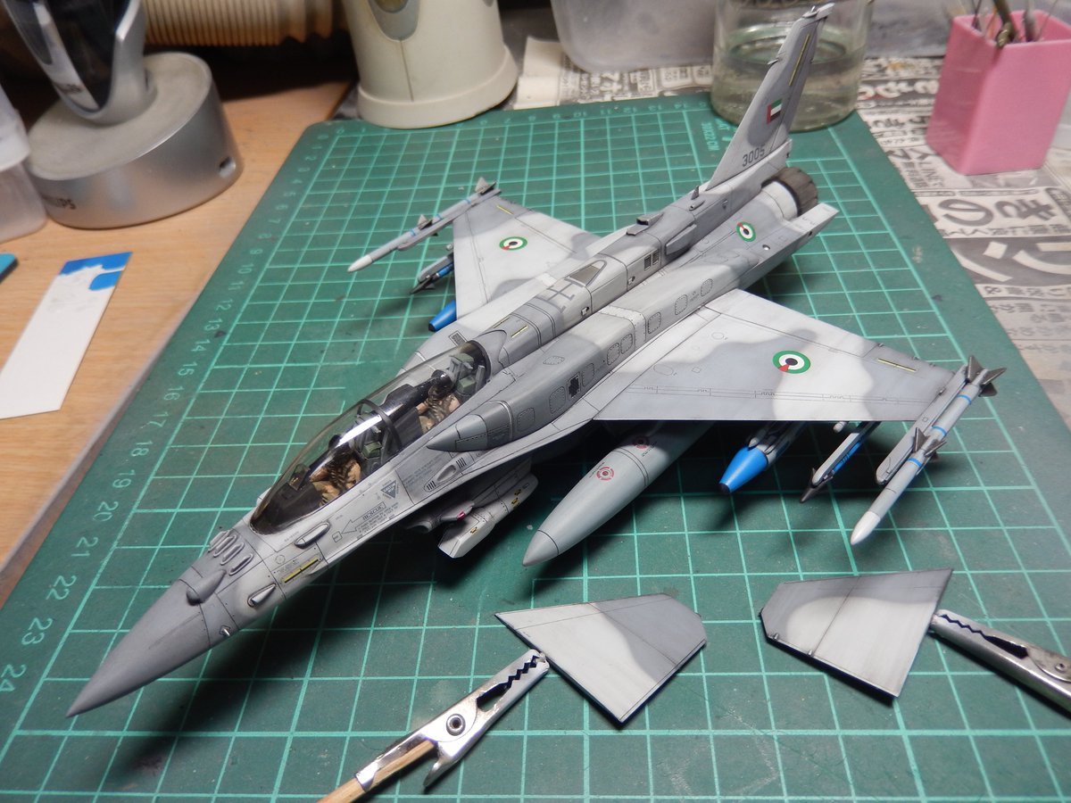 gorimodeler's tweet photo. 緊張のキャノピーマスキング剥がし!
吹き込みがないか、傷付いてないか?
少し吹きこぼれてしまいましたが、概ね許容範囲でしょう。
#帰ってきた複座機祭り
#F16F
#ハセガワ https://t.co/nODNrGseq7