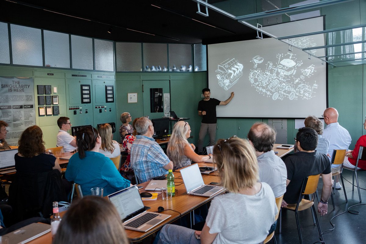 ChatGPT &amp; co bring up questions for schools and academia. In an interactive workshop with the leadership team of the school Dübendorf we explored the challenges, opportunities and ethical considerations. I gave an input focusing on the digital inequality perspective. <a href="/DezentrumCH/">Dezentrum</a>