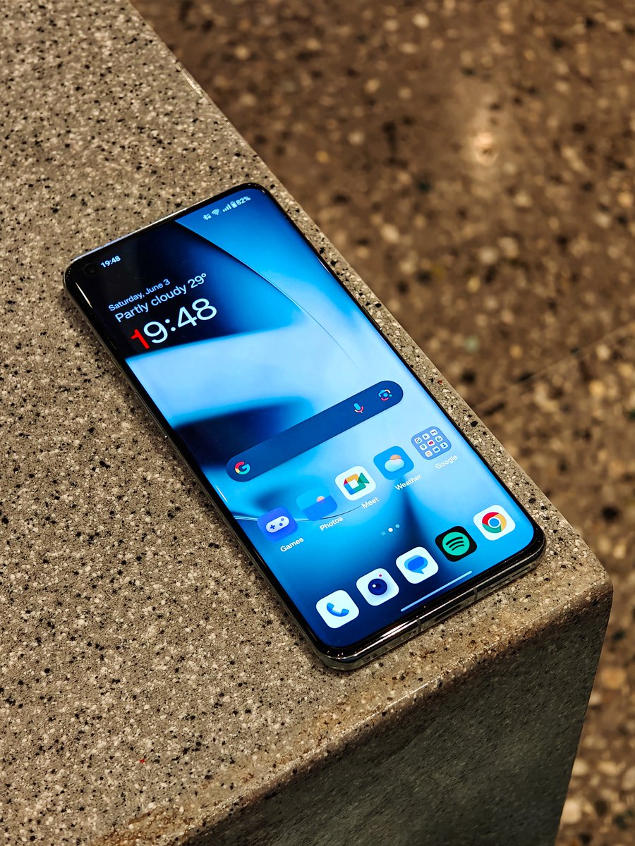 sondesix's tweet photo. One month with OnePlus 11.

I've been so impressed with this phone. Knowing the hints about how much they're going to sell it + how affordable it is in most countries, it is an excellent deal.

✅️ Excellent performance.
✅️ Incredible battery life.
✅️ Very good overall camera performance, mainly in photography.
✅️ Bold, eye-catching design with that helpful alert slider.
✅️ OxygenOS 13 is great. Smooth and bloatware-free.
✅️ Great multitasking experience
✅️ Excellent heat management