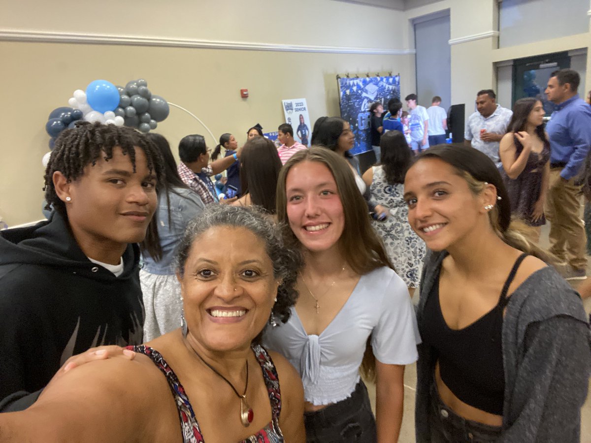 teacherdone31's tweet image. Celebrating 🥳 Colgan ⚽️ State Champions and HS 🎓graduates #nextlevelloading🙌🏾 #college📚 #soccer⚽️ #dynamic💥#studentathletes💪🏾