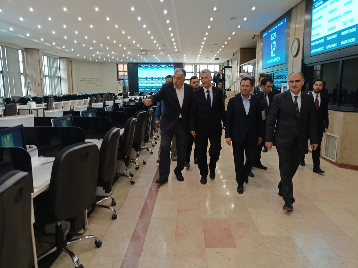 KonyaLonca's tweet photo. Ticaret Bakanımız Sayın Ömer BOLAT beyefendi ile Konya Ticaret Borsamızın ev sahipliğinde bir araya gelindi.Gerçekleştirilen toplant��da STK başkanları söz alarak şehrimizdeki ticaret yapısı hakkında bilgilendirme ve önerilerde bulundular. 
#konyaloncateşkilatı #ticaretbakanlığı https://t.co/tnPMru12kn