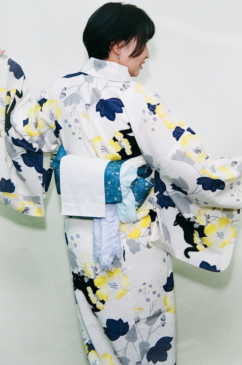 ちなみにふりふさんの浴衣1着持ってて、今年の夏も着れたらいいなの気持ち(  *´艸`*)

こんな短い時もありました……懐かしい( * ॑˘ ॑*)ﾞ✨️
今ならもっと綺麗に着られる！！！！はずwww https://t.co/YxKvqicUmt