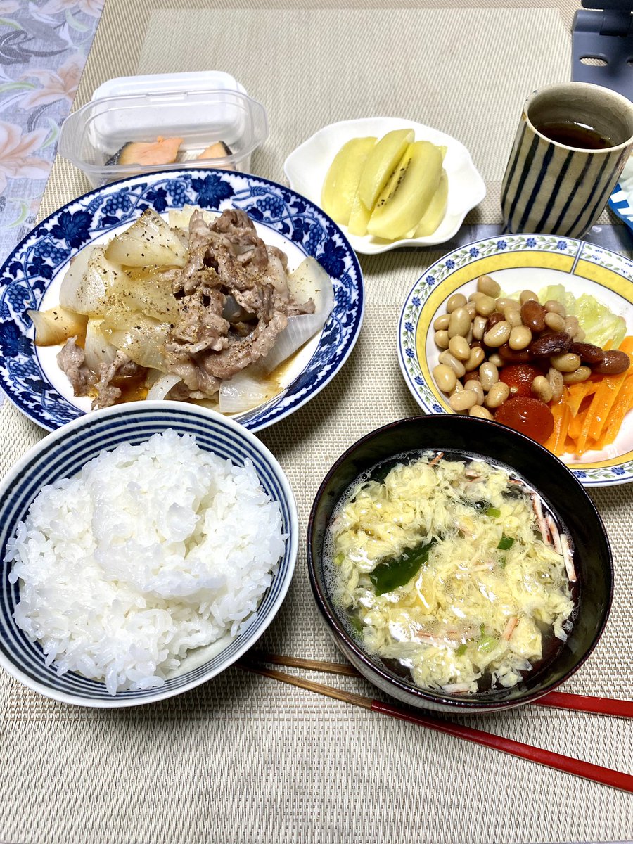 夕飯だよ！
土井善晴先生のレシピで新玉ねぎと肉炒めたよ https://t.co/DOkr6YF2X0