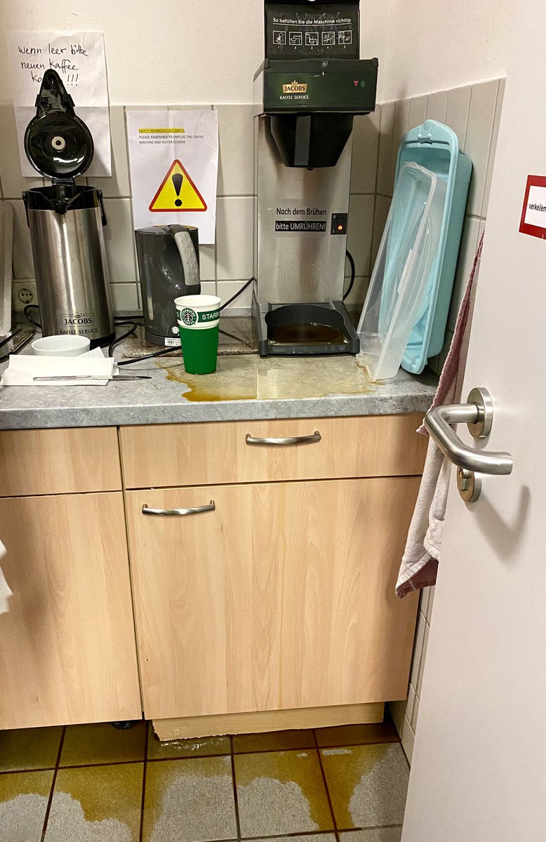 p_prause's tweet photo. Too much multi tasking- oh boy we forgot the coffee can ! This looks like a safety mess! Our FRA men to the rescue #teamfra @AOSafetyUAL @UKraft2 @AndreaNPunited https://t.co/G4wZ6tfg2K