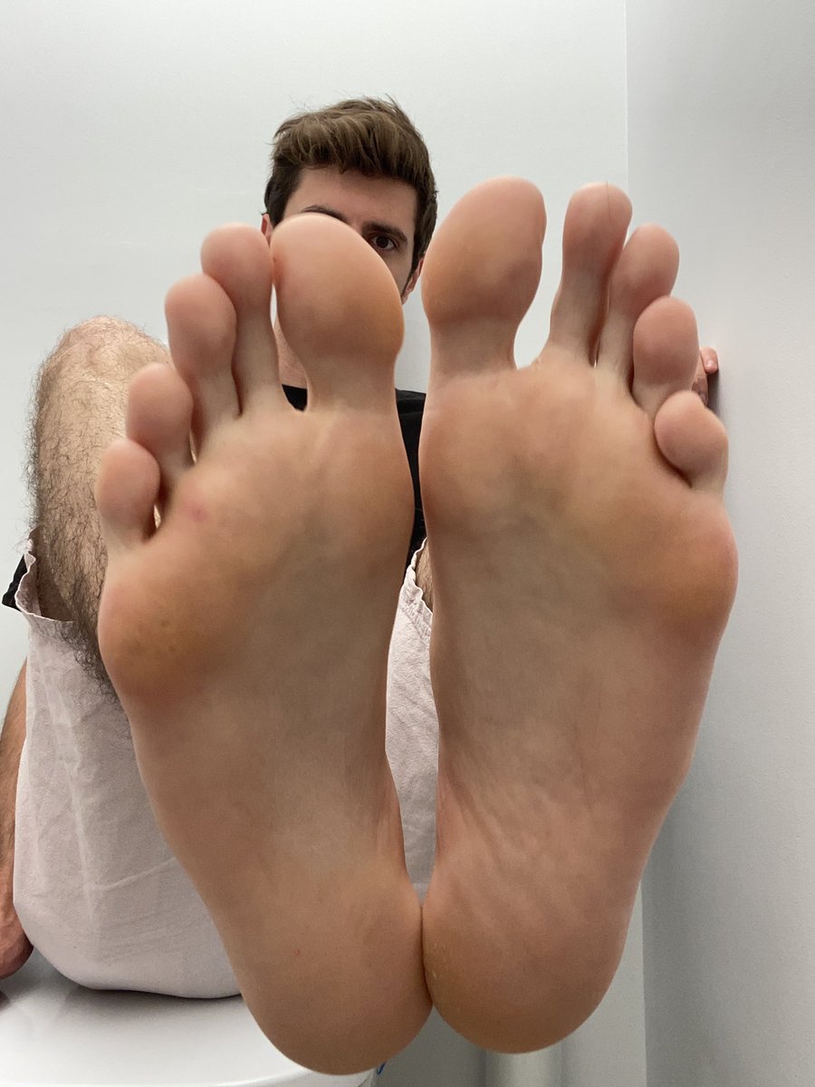 BigToes_guy's tweet photo. My feet need some deep care after hiking and walking so much through Barcelona.
Who’s signing up? 🦶🏼😈😈🦶🏼
Send your tribute for my feet care now 💰 https://t.co/u7NteggCGn