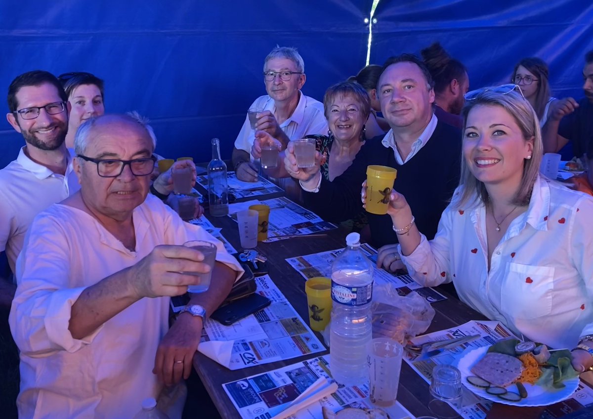 Aymdegouvion's tweet image. #MarcilleRaoul: sa traditionnelle fête médiévale organisée, par #MarciMotte avec #APPAC. Ces passionnés nous ont offert  un extraordinaire voyage dans le temps: banquet moyennageux, tournoi épique, chevaliers valeureux, troubadours inspirés visiteurs enchantés #CantonValCouesnon