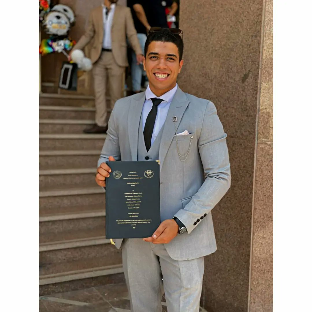 fesogomaa's tweet photo. Officially Graduated ❤️🎓 https://t.co/m8XblIVZhn