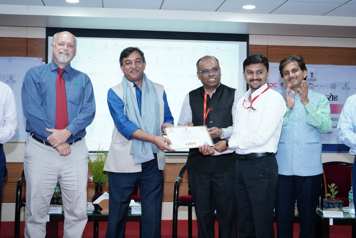 MSDESkillIndia's tweet photo. MSDE certified 98 trainers in the Cluster-based ToT program under #SANKALP. Shri. Nilambuj Sharan, Additional Secretary & Senior Economic Advisor, MSDE & Mr. @arindaml, CEO of ASDC, awarded the trainers dual certifications from ASDC & IGCC.🌟🎉
#MSDE #SkilledTrainers #SkillIndia https://t.co/wnNSxTLbfl