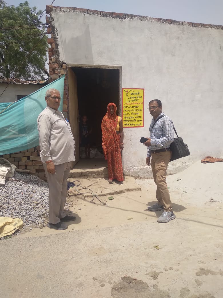 NGosaiganj's tweet photo. Beneficiary of PM Aawas Yojna in Lucknow.@myogiadityanath @kpmaurya1 @CMOfficeUP @PMOIndia @pmawasyojana1 
#selfiewithPMaawas https://t.co/HDzmcxhHc9