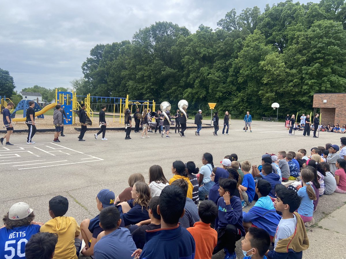 GallimoreKids's tweet photo. Thank you to the high school band members who visited our school yesterday! The kids really enjoyed it! https://t.co/qMq3g0MBT2