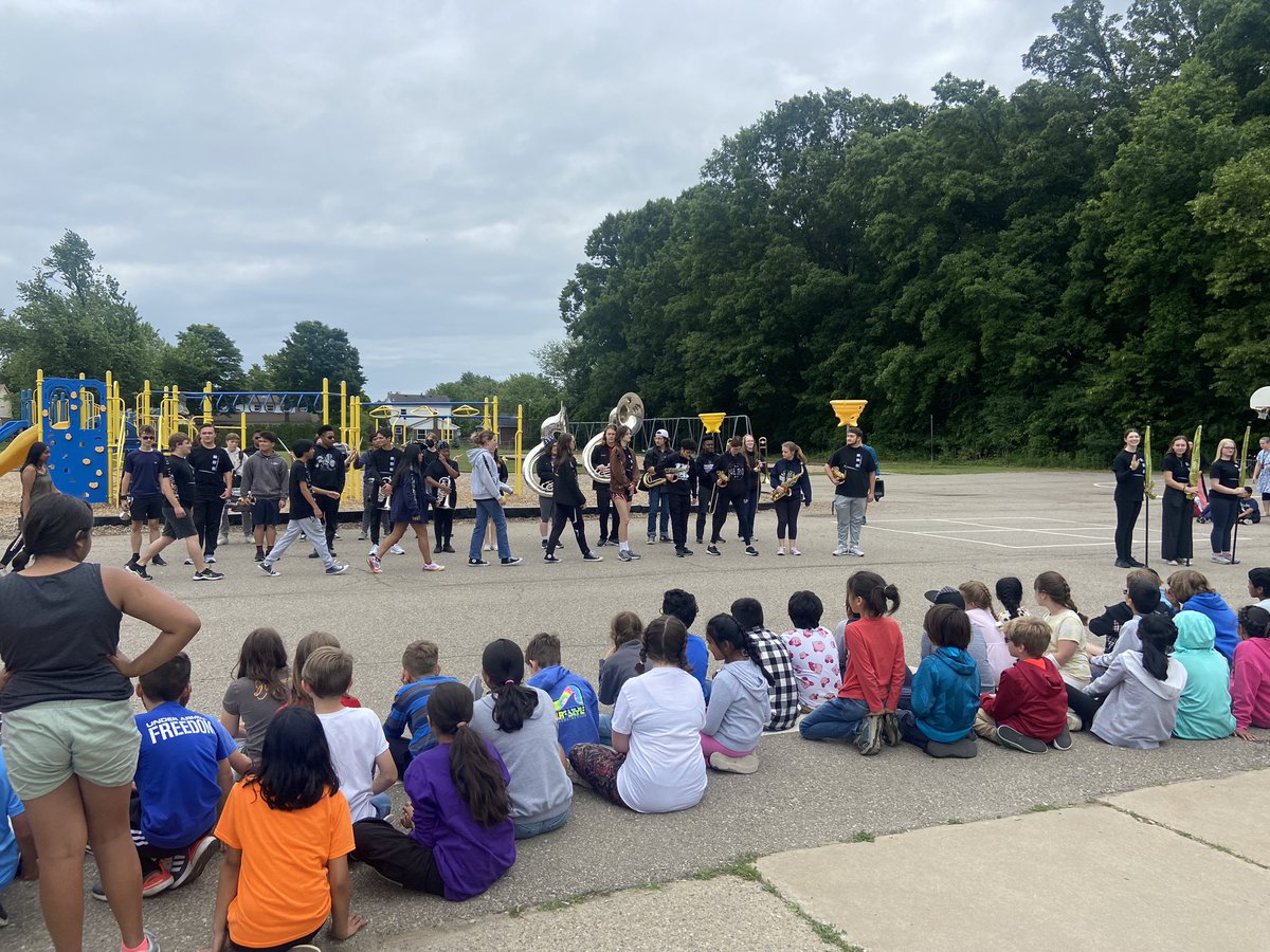GallimoreKids's tweet photo. Thank you to the high school band members who visited our school yesterday! The kids really enjoyed it! https://t.co/qMq3g0MBT2