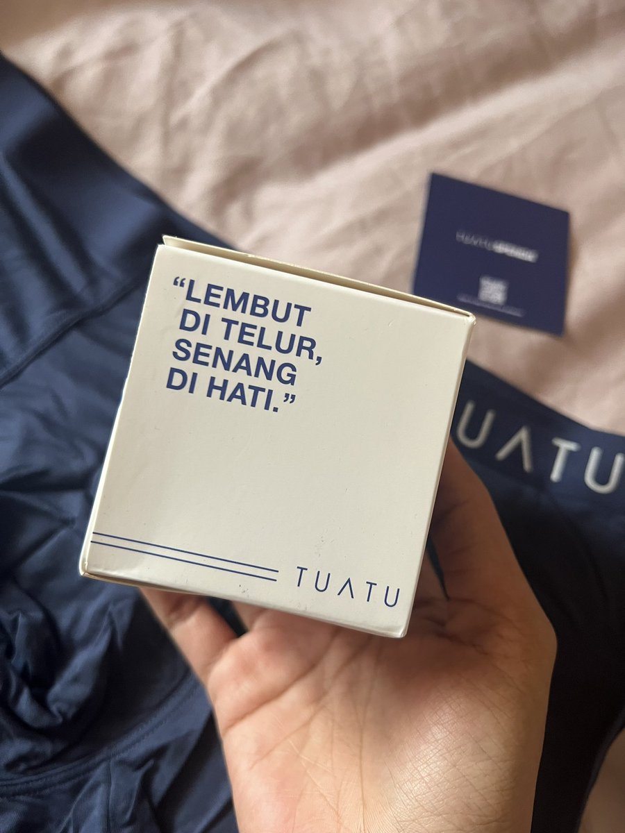 irfahanie's tweet photo. Sebab tengok review ni la I order spenda Tuatu ni untuk husband I. And dah sampai. And I swear, sebagai waniter yang cerewet, I kagum nak mampos dengan tahap comfort product ni. Risau I je yang pakai. Lantak la bukan orang nampak. Janji kita yang selesa 😂 https://t.co/WM8MQRFPFr