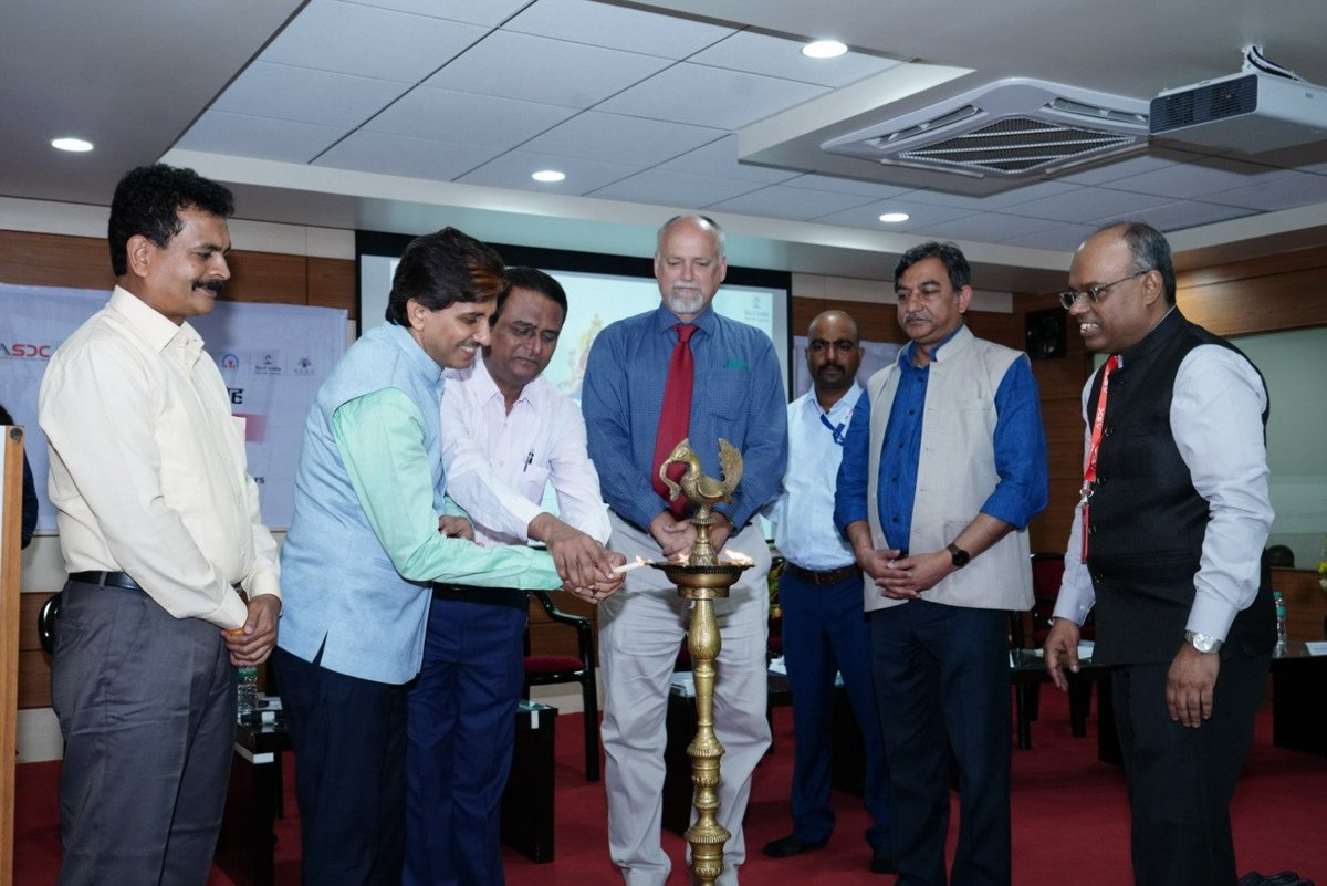 MSDESkillIndia's tweet photo. MSDE certified 98 trainers in the Cluster-based ToT program under #SANKALP. Shri. Nilambuj Sharan, Additional Secretary & Senior Economic Advisor, MSDE & Mr. @arindaml, CEO of ASDC, awarded the trainers dual certifications from ASDC & IGCC.🌟🎉
#MSDE #SkilledTrainers #SkillIndia https://t.co/wnNSxTLbfl