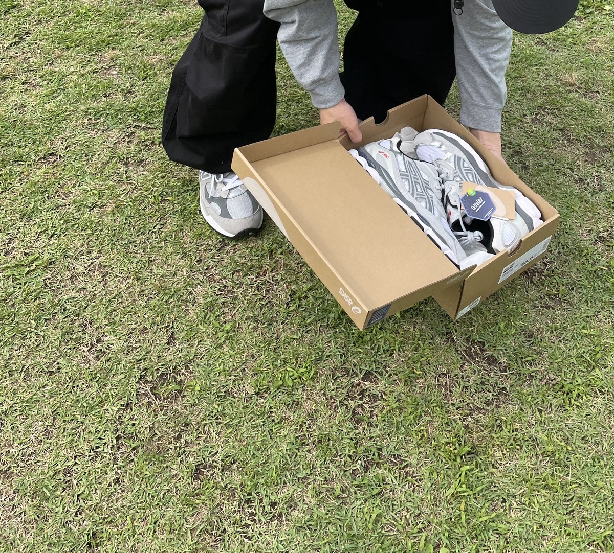 poon613's tweet photo. ゆかちゃんのプレゼント包装のセンス神すぎるやろ🤷‍♀️🤷🏼‍♀️ https://t.co/2nFXUysJ4d