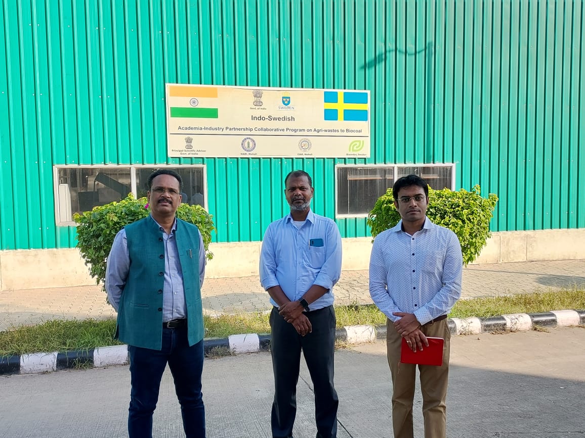 wasteto_wealth's tweet photo. Officials from @PrinSciAdvoff and @wasteto_wealth visited @NABI_India @CIAB_India to see a pilot torrefaction unit deployed for conversion of agri waste to biocoal. https://t.co/aa5Hfb8RAt
