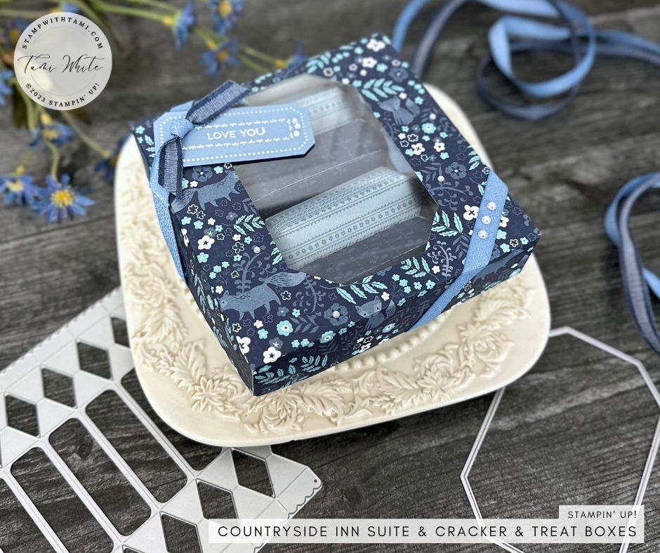 stampwithtami's tweet photo. 🎉 Ultimate Party Vibes: Custom Crackers with Countryside Inn Suite and a handmade treat box to put them in. 
✅ Tutorial and template: https://t.co/YUiAGuCcXi
.
#PartyCrackers #CountrysideInn #simplestamping #handmadecards #cardmaking  #stampwithtami https://t.co/Nbb1IiFmK2