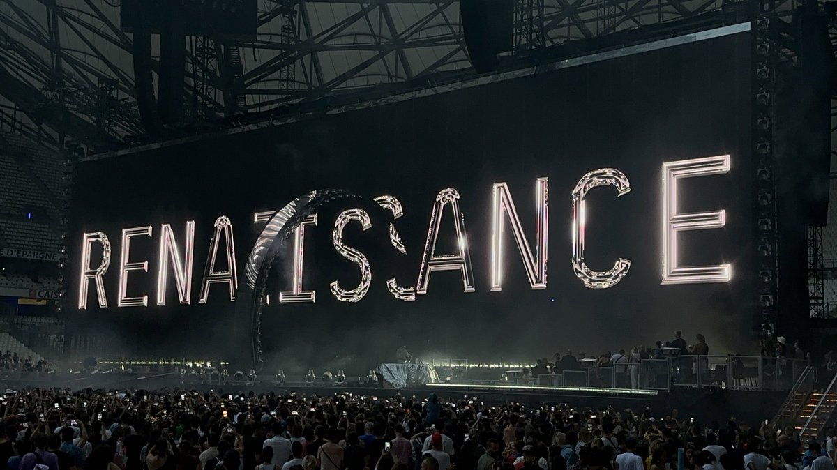 uaikenz's tweet photo. SOBRE O MELHOR DIA DA MINHA VIDA! #RWT #RENAISSANCEWOLRDTOUR https://t.co/MZrAAWQhkP