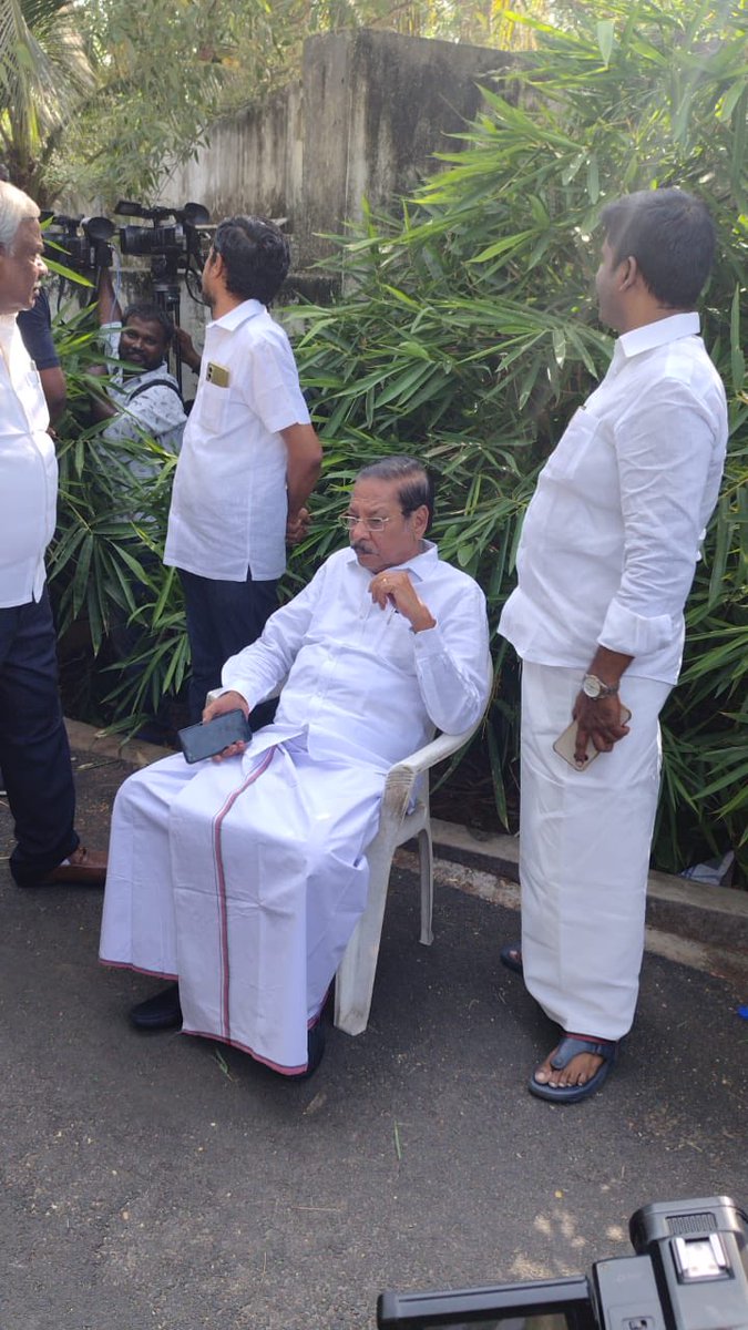 SavukkuOfficial's tweet photo. மூத்த வழக்கறிஞர் ஆர் எஸ் பாரதியே வந்துட்டாரு.  இனி யாரும் எதுவும் பண்ண முடியாது.  💪🏽 https://t.co/ymN9nRmO04