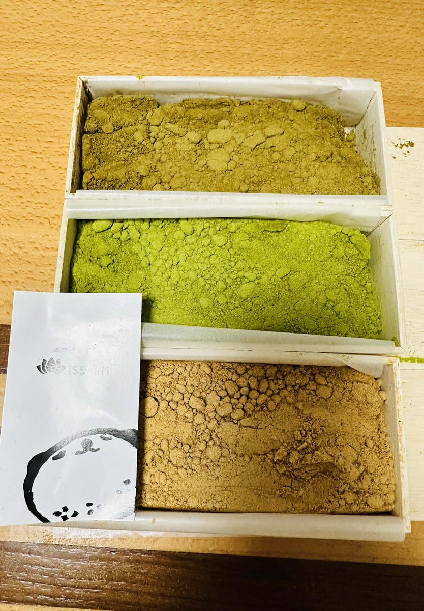 2eagSa4DE2gyOn5's tweet image. お疲れ様です😊😊isshinのわらび餅ゲットしました😉😉😉上からほうじ茶、抹茶、きな粉😆😆😆😆
＃isshin
＃わらび餅