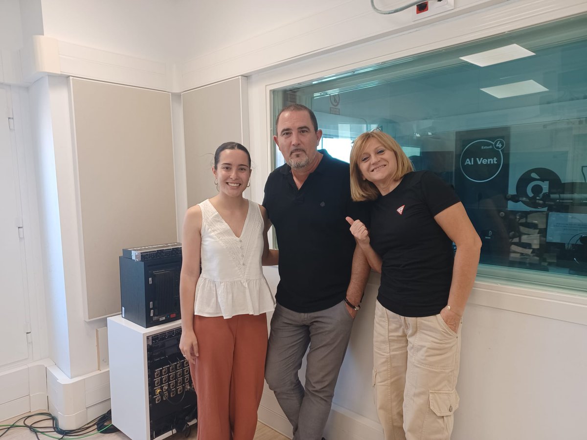 ElRall's tweet photo. 🎼I acabem el programa amb la nostra directora d'orquestra @inmamateuifortu i #ElRacóDeLaBanda!
👉Hui ens visita el grup de percussió #ProjecteSOXXI, format per destacats professionals. Qui ens acompanya és Joan Soriano, director del grup i professor de percussió. https://t.co/etWfr9Rnux
